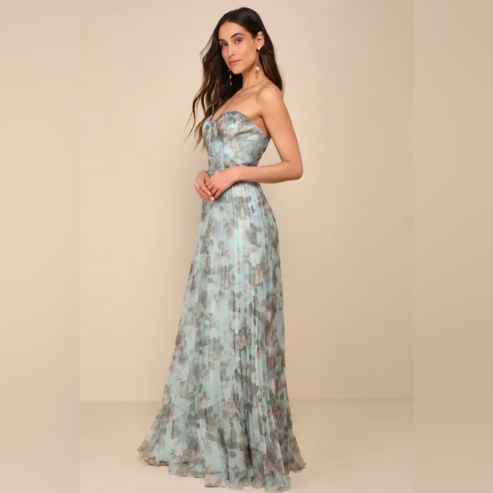 Lulus Floral Maxi Dress – Elegant & Romantic. Size: XS